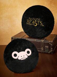 Fantastic Beasts X SHEIN 1件裝黑色Sniff可愛卡通毛絨抱枕，觸感舒適、柔軟親膚，可擺放在沙發或作為臥室裝飾 - 黑色 - 查看 2