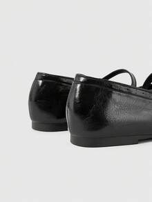Sleekvia Women's Front Lace-Up Flat Casual Shoes - Black 7 - View 4