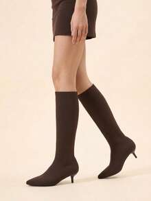 CUCCOO BASICS 女款時尚尖頭布面中高跟漆皮直筒膝高彈性靴，性感百搭通勤款，秋冬穿搭 - 深咖 - 查看 1