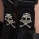 Balutan kaki anyaman bermotif tengkorak hitam
