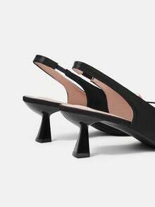 CUCCOO HITCHD Pointed Short Heel Elegant Flower Women's High Heel Shoes - Graphite Black - View 5