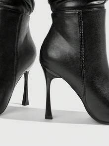 CUCCOO SZL 女款細高跟褶皺側拉鍊黑色高跟靴，舒適日常優雅派對度假秋冬時尚靴 - 黑色 - 查看 3