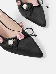 CUCCOO HITCHD Pointed Short Heel Elegant Flower Women's High Heel Shoes - Graphite Black - View 4