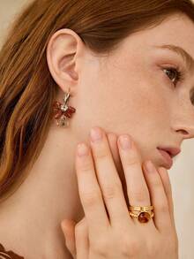 MOTF PREMIUM AMBER BROWN RESIN FLOWER GEOMETRIC NICHE EARRINGS - Silver - View 8