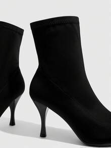 Daringsoles بوتات كاحل نسائية سوداء من القماش المرن بتصميم كأس المدبب، بوتات جوارب مرنة رقيقة متعددة الاستخدامات للتنقل، بوتات كاحل جديدة للخريف والشتاء من القماش المرن بتصميم مدبب وكعب متوسط، بوتات نسائية سوداء بسيطة وأنيقة وعصرية للتنقل بأسلوب ناعم، بوتات كاحل نحيفة ومريحة متعددة الاستخدامات بكعب متوسط - الأسود - مشاهدة 5