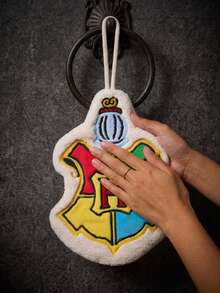 HARRY POTTER X Joivida 1件刺繡校徽掛式手巾，彩色刺繡盾牌珊瑚絨吸水快乾手巾，適用廚房與浴室，特色主題小禮物 - 彩色 - 查看 2