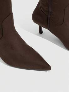 Daringsoles 女款尖頭V領小貓跟長靴，秋冬薄款膝上騎士靴，優雅低跟西式牛仔靴 - 深咖啡 - 查看 3