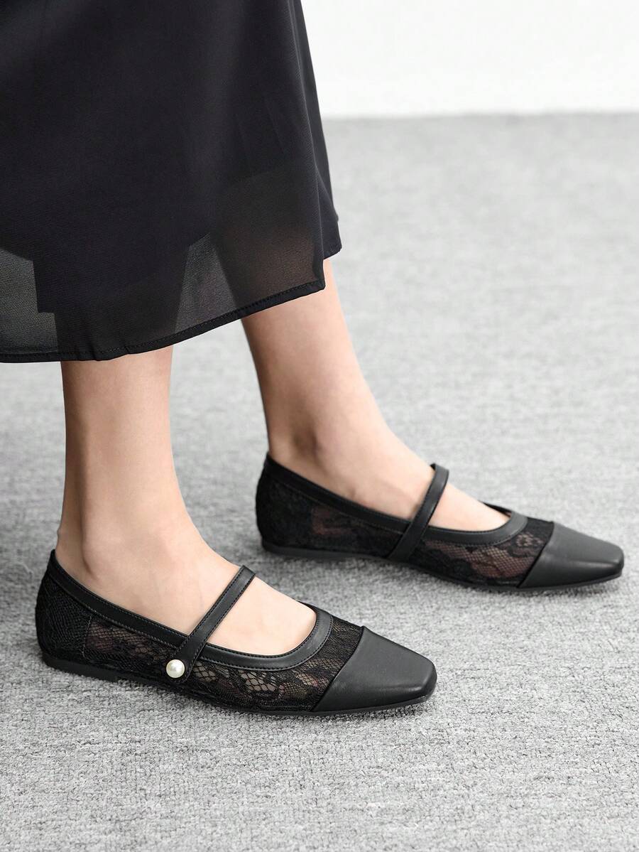 CUCCOO CHICEST 女款方頭平底黑色蕾絲珍珠字母淺口平底鞋,輕盈舒適通勤優雅瑪麗珍鞋 - 黑色!@ - 查看 1