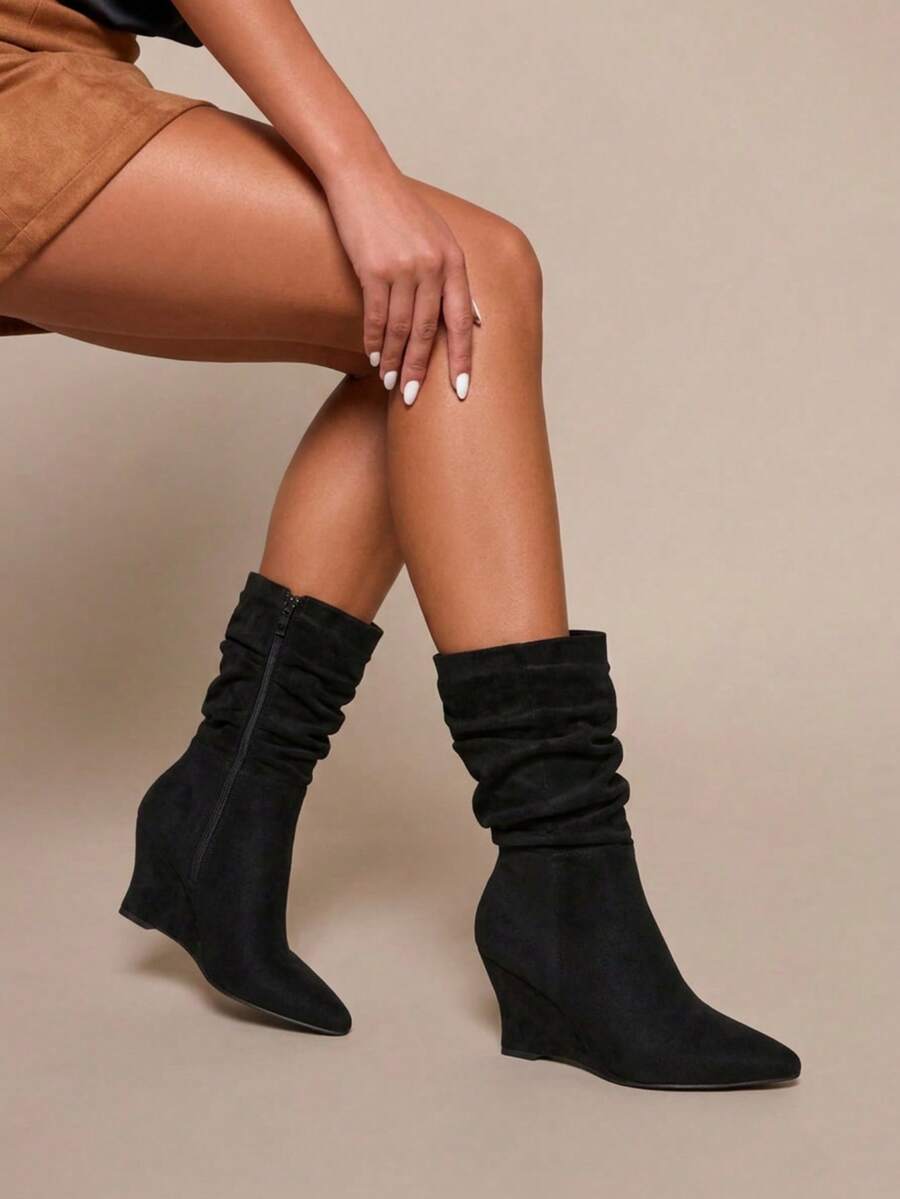 Daringsoles 女款尖頭楔跟性感側拉鍊百褶麂皮黑色前衛華麗中筒靴 - 黑色 - 查看 1