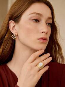 MOTF PREMIUM VINTAGE LACE HOLLOW HONEYCOMB RETICULATED WIDE OPEN RING, WHITE RESIN STONE GOLD RING - Gold - White - View 10