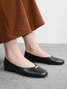 CUCCOO BIZCHIC 極簡高端黑色金屬扣圓頭平底女鞋 - 黑色1 - 查看 7
