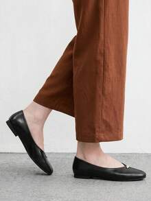 CUCCOO BIZCHIC 極簡高端黑色金屬扣圓頭平底女鞋 - 黑色1 - 查看 6