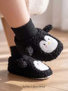 Cozy Pixies 1雙嬰兒襪，柔軟足部，彈性軟底刺繡，可愛企鵝圖案軟絨，可室內穿著，適合新生兒禮物 - 黑色 - 查看 4