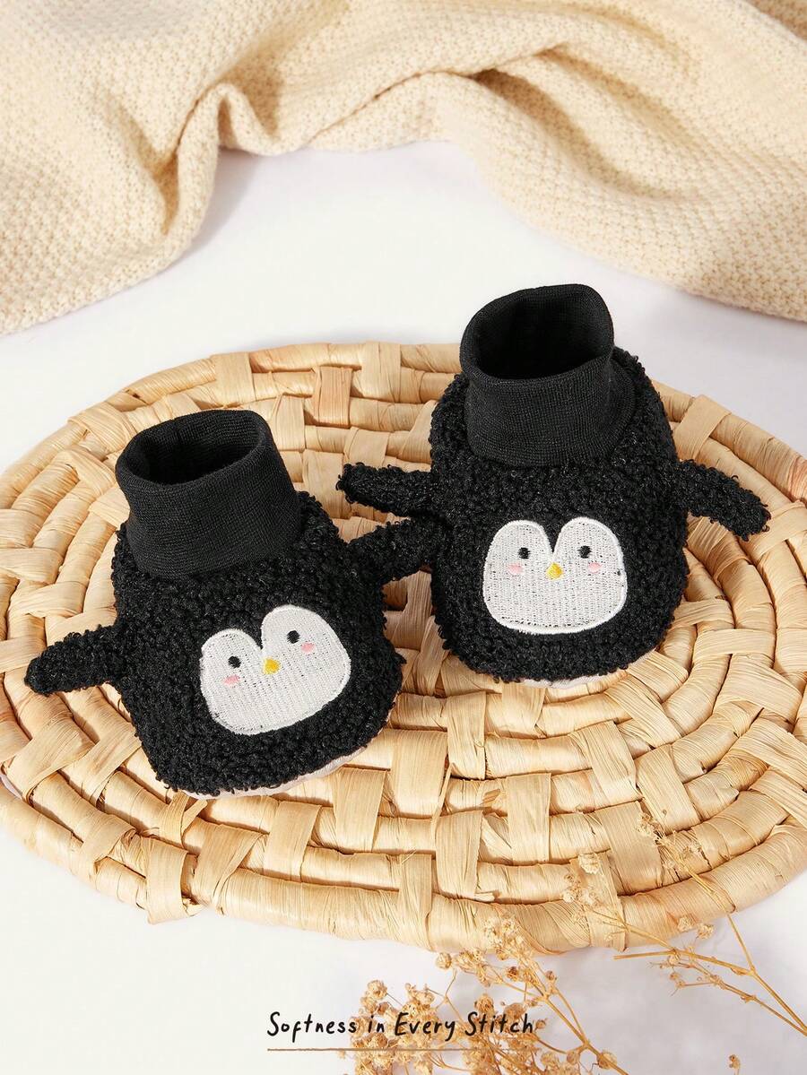 Cozy Pixies 1雙嬰兒襪,柔軟足部,彈性軟底刺繡,可愛企鵝圖案軟絨,可室內穿著,適合新生兒禮物 - 黑色 - 查看 1