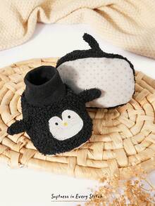 Cozy Pixies 1雙嬰兒襪，柔軟足部，彈性軟底刺繡，可愛企鵝圖案軟絨，可室內穿著，適合新生兒禮物 - 黑色 - 查看 3