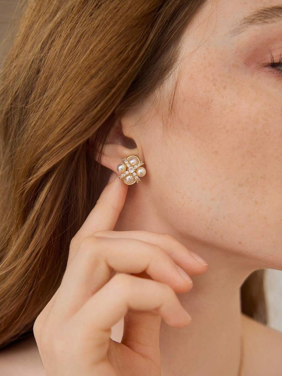 MOTF PREMIUM SMALL EXQUISITE EARRINGS IN 18K GOLD-PLATED ZIRCONIUM PEARLS - Yellow Gold - View 1