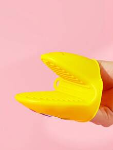 LOONEY TUNES X SHEIN Silicone Pot Holder  Silicone Oven Mitt - Yellow - View 4