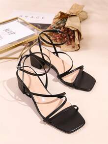Bholvia Sepatu hak tebal berbentuk persegi dengan hak tinggi yang elegan. - Hitam - View 1