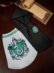 HARRY POTTER X SHEIN 寵物學院風裝扮服飾，連帽披風與背心，貓狗通用四季款，XXS-XXXXXL 多尺寸，徽章印花，透氣親膚，適合節日派對、主題聚會，貓狗趣味玩耍穿著 - 黑灰色 - 查看 1
