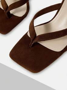 Mnmlis Sandal kẹp nữ mùa hè họa tiết đơn giản gót kitten heel - màu nâu - Xem 4