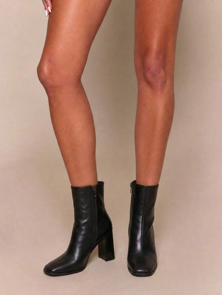 Daringsoles Ladies, Fashion, Black Oil Wax Leather, Square Toe Versatile 9.5cm Square Heel And Ankle Boots - Black - View 1