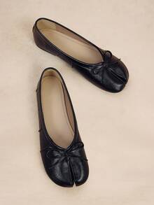 Black bow split toe