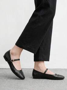 Black - Pleated Upper