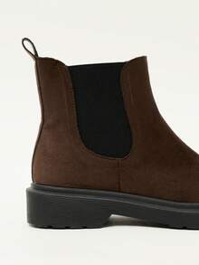 Nöista Maillard Dark Brown Chelsea Booties Round Toe Elastic Sleeve Thick Bottom Low Heel Retro Commuter Ankle Boots - Brown - View 9