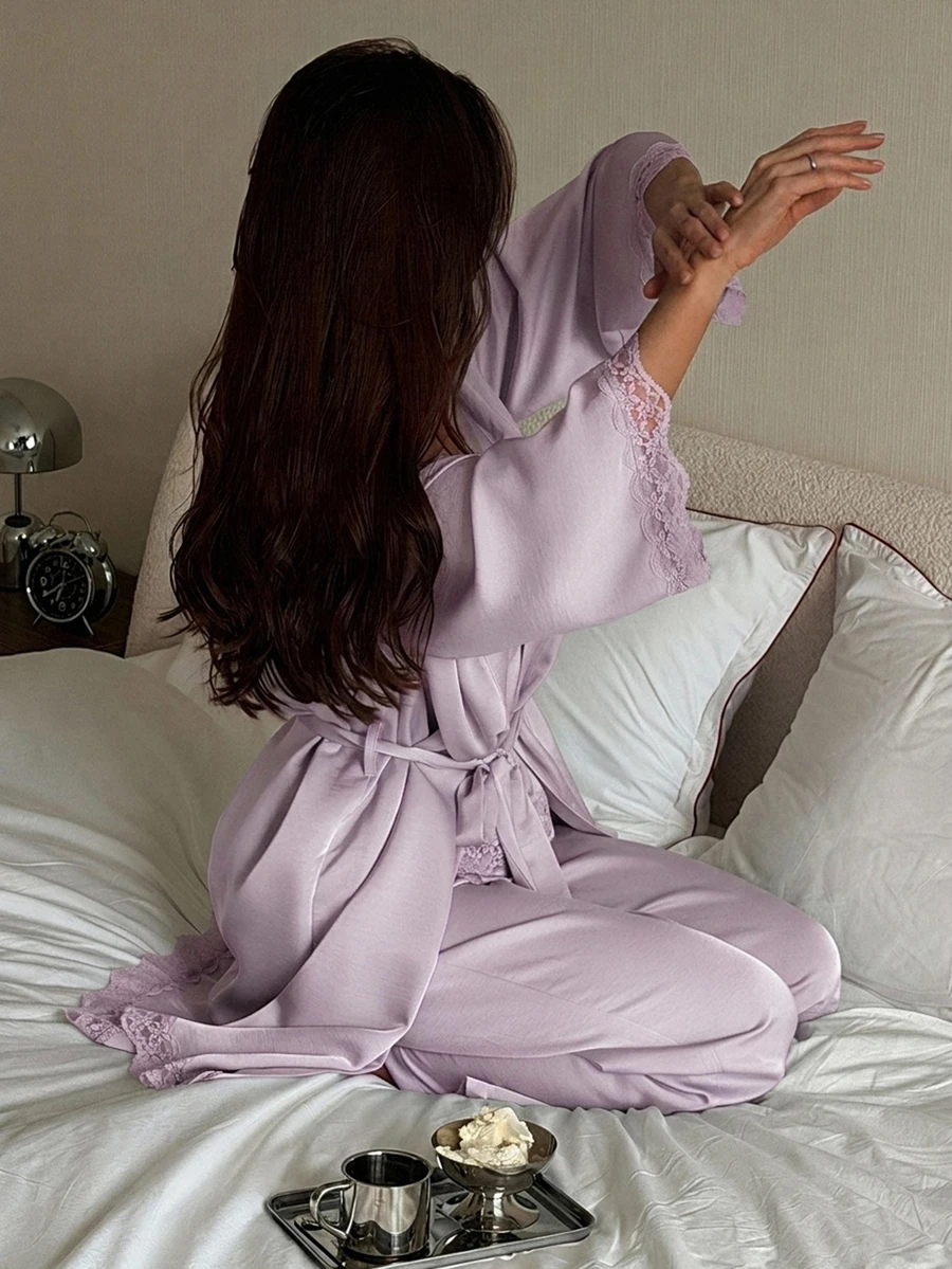 DAZY Set Piyama dengan Ikat Pinggang Renda Kontras - Mauve Purple - View 1