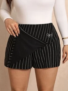 Elaquor Rok celana pendek motif garis-garis dengan detail pita berlian imitasi dan hem asimetris. - Hitam - View 5