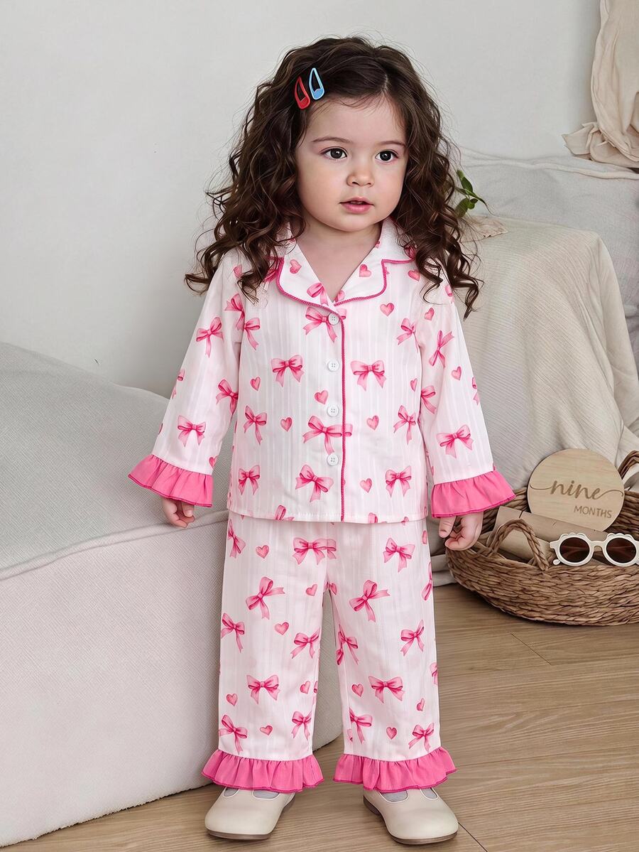 SHEIN Conjunto de pijama para niña bebé con estampado de lazos, ribete de contraste y volantes - Blanco - Ver 1
