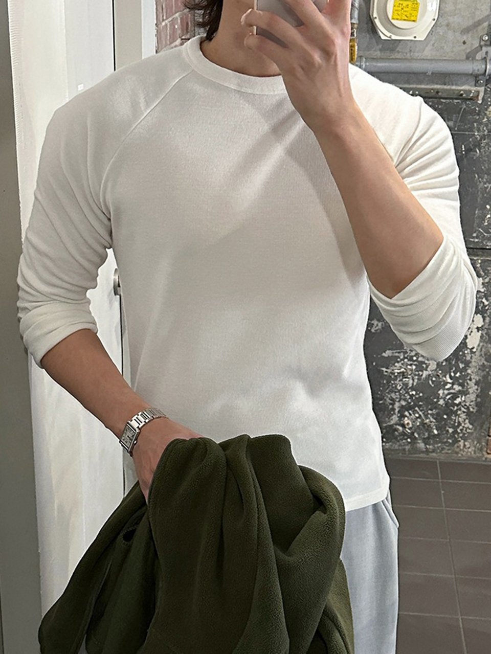 Men Solid Raglan Sleeve Tee