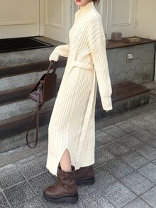 FRIFUL Đầm len vặn thừng cổ cao màu trơn xẻ gấu - Màu be - Xem 3