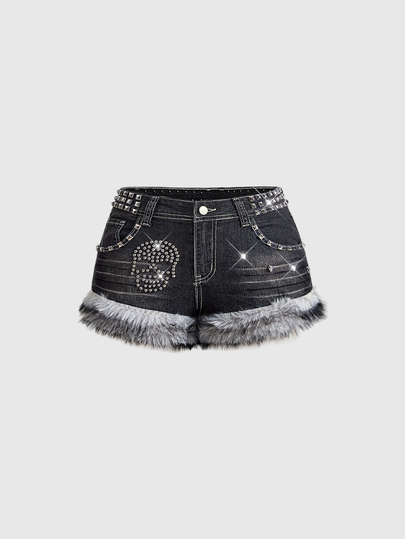 ROMWE Avant Shorts vaqueros con detalle de tachuelas, patrón de calavera y perlas falsas en el bajo