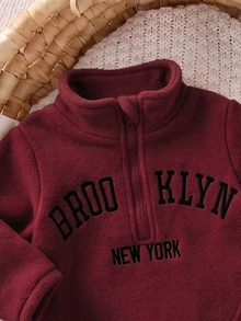 SHEIN Newborn Baby Letter Graphic Half Zip Thermal Sweatshirt & Pants - Burgundy - View 5
