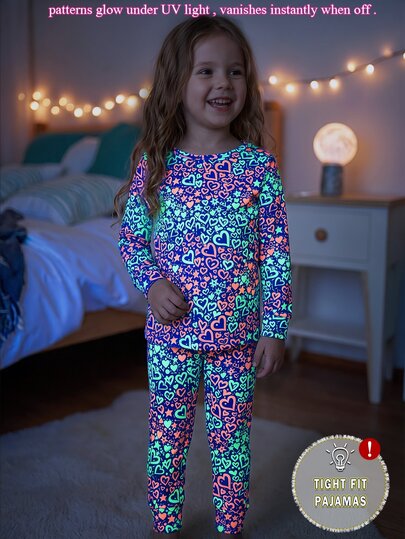 Pyjamasset för ung flicka med reflekterande helmönster