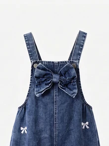 SHEIN Genkimix Kids 女童 1件刺繡細節蝴蝶結前襟牛仔吊帶褲 - 深色水洗藍 - 查看 4