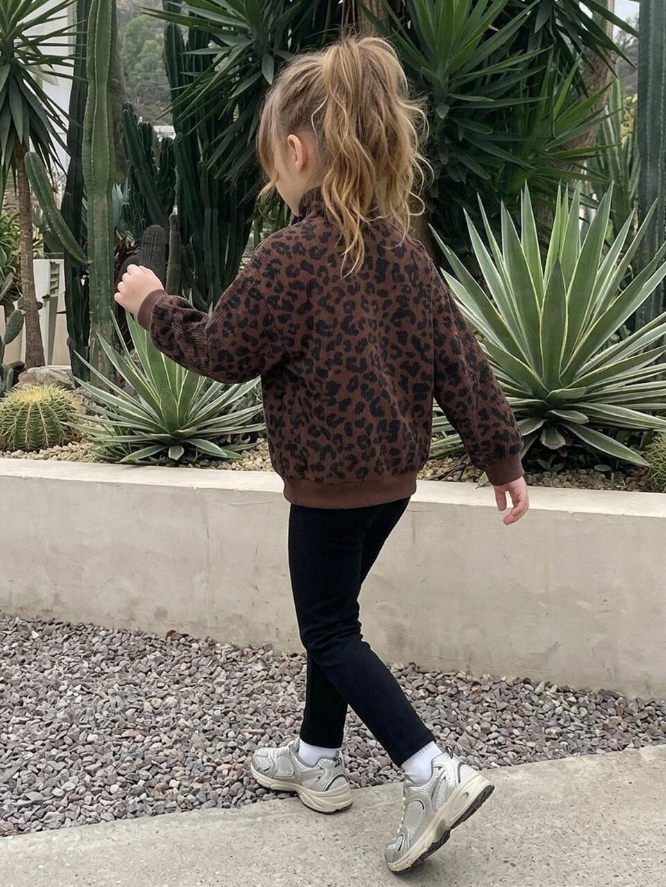 Young Girl Leopard Pattern Drop Shoulder Sweatshirt & Leggings