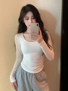 DAZY Solid Scoop Neck Curved Hem Tee - White - View 7