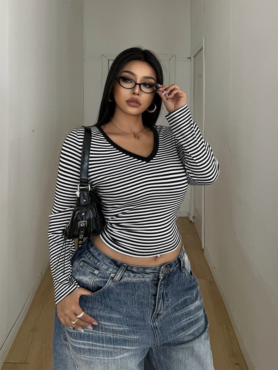 POPSWAY Plus Size V-Neck Striped Print Crop Tee Fall - Black and White - View 1