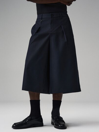 STYNVO Men's Solid Pleated Wide Leg Bermuda Shorts, Navy Tailored Culotte Shorts, Minimalist Streetwear Longline Shorts