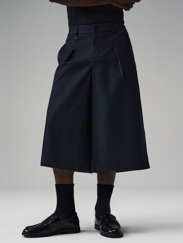 STYNVO Men's Solid Pleated Wide Leg Bermuda Shorts, Navy Tailored Culotte Shorts, Minimalist Streetwear Longline Shorts