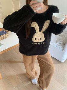 DAZY Set Piyama Flanel Bahu Longgar Motif Kelinci & Huruf Musim Dingin - MultiWarna - View 10
