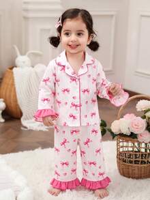 SHEIN Conjunto de pijama para niña bebé con estampado de lazos, ribete de contraste y volantes - Blanco - Ver 13