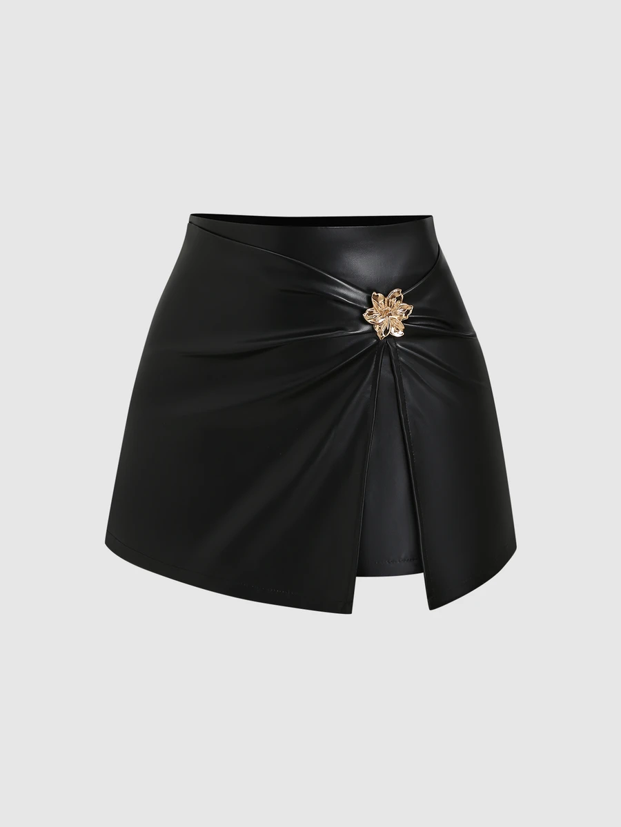 Sweetra Rok Kulit PU dengan Detail Bunga Logam dan Belahan di Bagian Bawah - Hitam - View 1