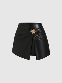 Sweetra Rok Kulit PU dengan Detail Bunga Logam dan Belahan di Bagian Bawah - Hitam - View 3