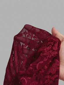 SHEIN MOD 不對稱領口喇叭袖透視蕾絲短版 2 合 1 上衣 - 酒紅色 - 查看 4