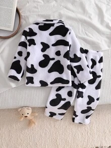 SHEIN 2件組男嬰可愛灰色奶牛印花秋冬睡衣，翻領長袖上衣與長褲，舒適抓絨休閒居家服 - 黑與白 - 查看 2