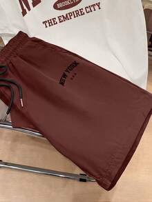 Manfinity Joysei Camiseta con gráfico de letras & Pantalones cortos con cintura de cordón para hombre - Marrón - Ver 4