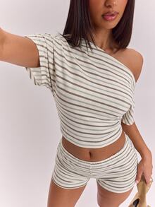 SHEIN BAE 條紋印花不對稱領口短版T恤與短褲套裝 - 彩色 - 查看 3